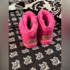 hot pink ultra mini uggs